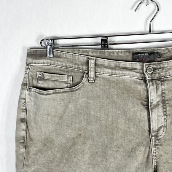 Torrid Plus Sz 24 Denim Shorts Boyfriend Vintage Stretch Mid Rise Short Gray 553 - Picture 5 of 14